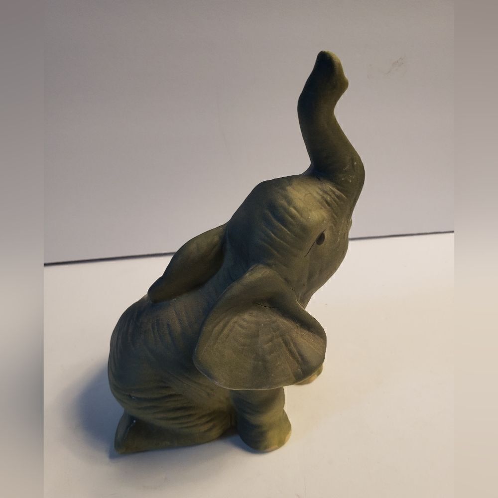 Baby  Elephant - Picture 4 of 7